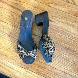 GAP Womens Size 8 Cheetah Calf Hair Mules Wooden Block slides